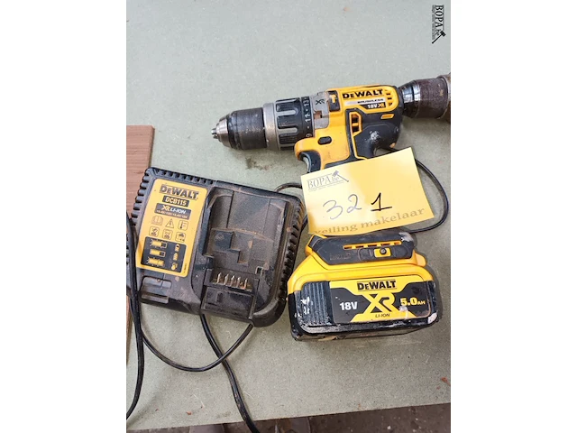 Lot 321 - accu boormachine dewalt - afbeelding 1 van  3