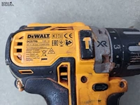 Lot 321 - accu boormachine dewalt - afbeelding 3 van  3