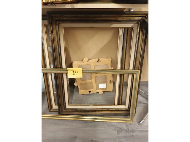 Lot 321 - kaders en fotokaders. 6 stuks - afbeelding 1 van  4