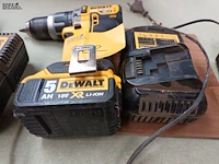 Lot 322 - accu boormachine dewalt - afbeelding 2 van  3