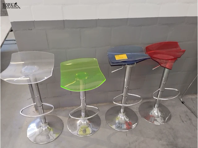 Lot 322 - barkruk. 4 stuks - afbeelding 1 van  3