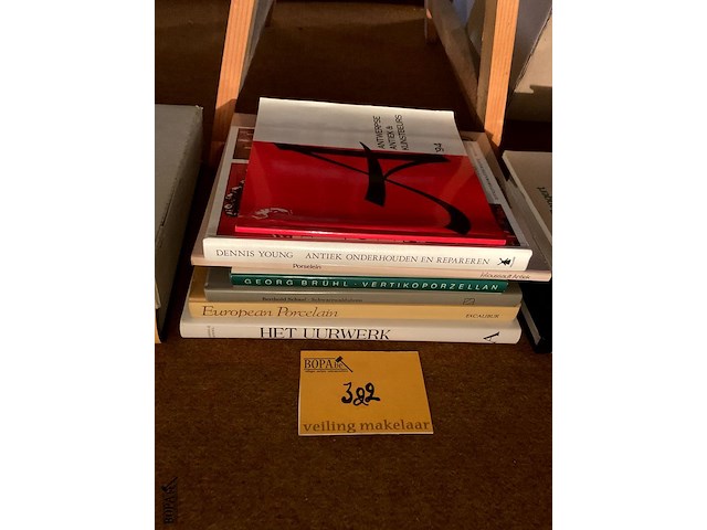 Lot 322 - boeken ivm antiek onderhoud herstellen uurwerken, 7 stuks - afbeelding 1 van  1