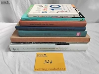 Lot 322 - lot boeken, wetenschappen schaken, stapel - afbeelding 1 van  1