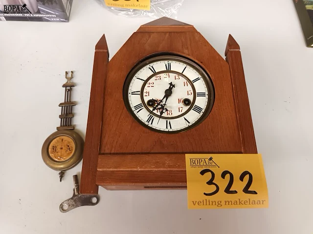 Lot 322 - muurklok - afbeelding 1 van  3