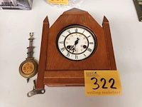 Lot 322 - muurklok - afbeelding 1 van  3
