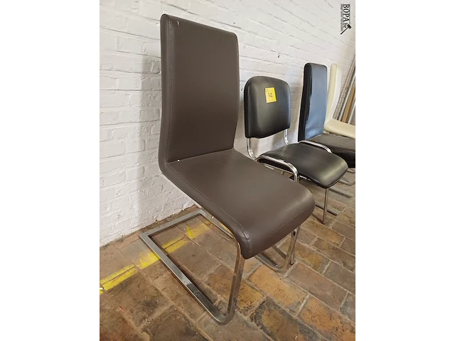Lot 322 - stoelen. 4 stuks - afbeelding 2 van  5