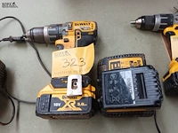 Lot 323 - accu boormachine dewalt - afbeelding 1 van  3