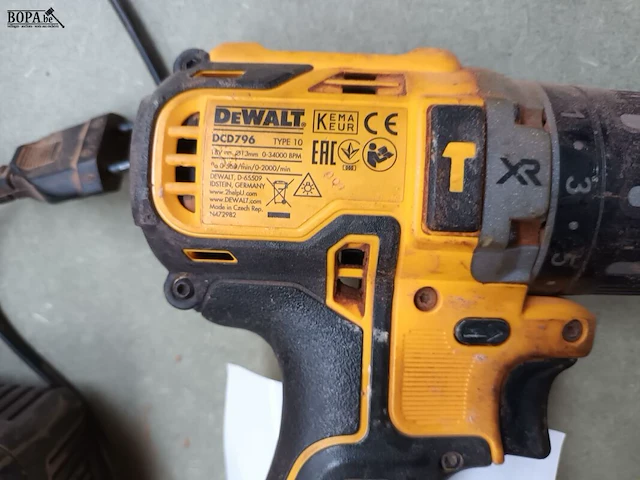 Lot 323 - accu boormachine dewalt - afbeelding 3 van  3