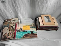 Lot 323 - lot boeken, folklore kapsels esthetica, stapel - afbeelding 1 van  3