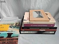 Lot 323 - lot boeken, folklore kapsels esthetica, stapel - afbeelding 2 van  3