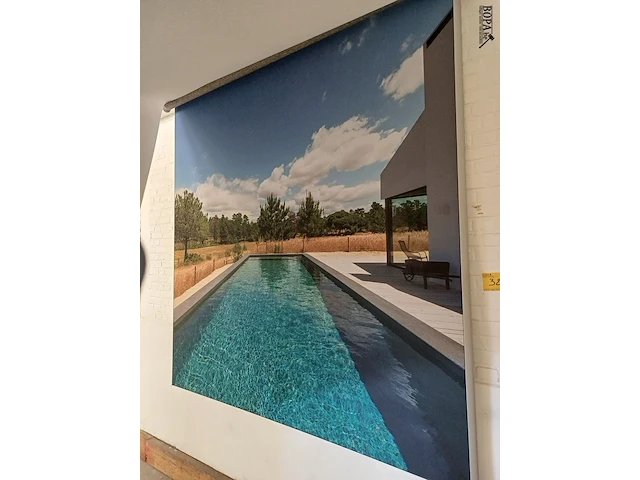 Lot 323 - rolgordijn en lichtbak (foto zwembad) - afbeelding 1 van  3