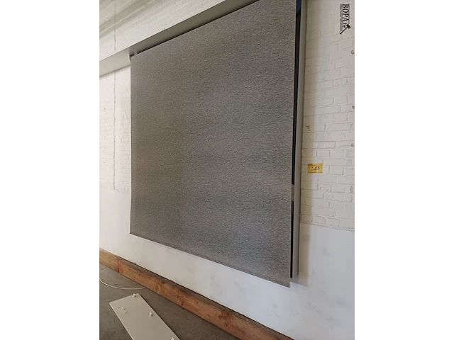 Lot 323 - rolgordijn en lichtbak (foto zwembad) - afbeelding 2 van  3