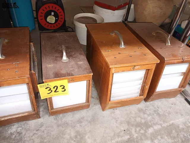 Lot 323 - vinkenbakken. 6 stuks - afbeelding 3 van  3