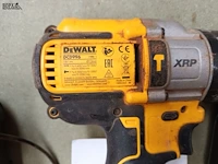 Lot 324 - accu boormachine dewalt - afbeelding 3 van  3