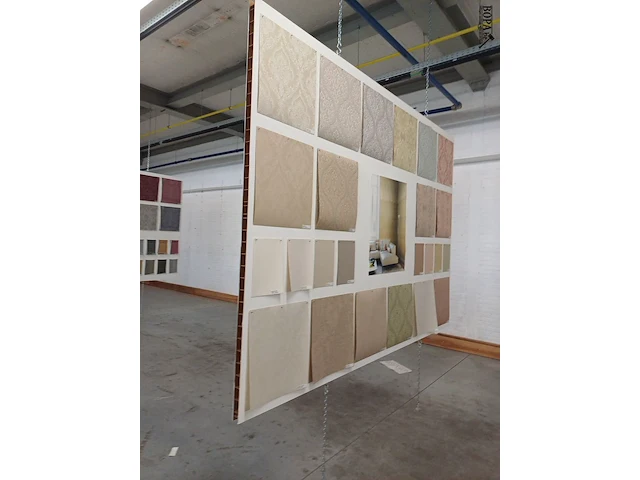 Lot 324 - decoratieve houten paneel aan kettingen. 17 stuks - afbeelding 6 van  11