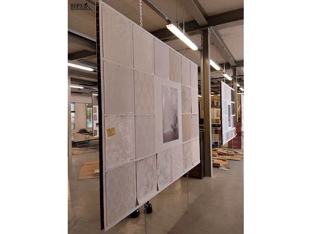 Lot 324 - hangend paneel voor publiciteit - afbeelding 1 van  3