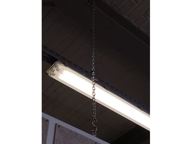 Lot 324 - hangend paneel voor publiciteit - afbeelding 3 van  3