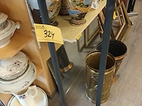 Lot 324 - metalen kaarsenstandaard. 2 stuks - afbeelding 2 van  3