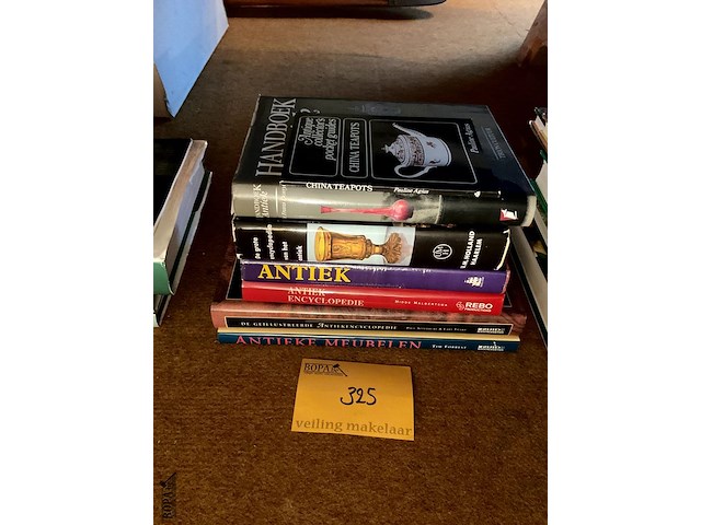 Lot 325 - koffietafelboeken ivm antiek, 6 stuks - afbeelding 1 van  1