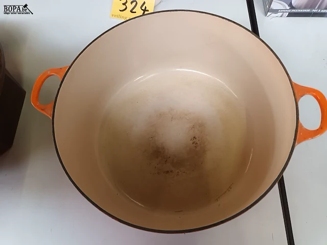 Lot 325 - kookpot le creuset - afbeelding 4 van  4
