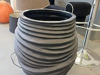 Lot 325 - lot decoratiemateriaal. 8 stuks + barkruk. 2 stuks - afbeelding 4 van  9