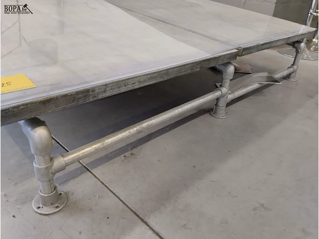 Lot 325 - presentatietafel met scheepsvloer - afbeelding 2 van  2