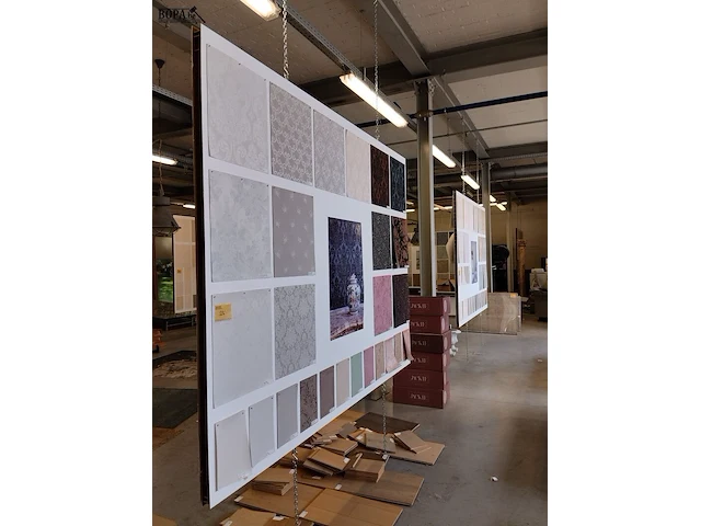Lot 326 - hangend paneel voor publiciteit - afbeelding 1 van  3