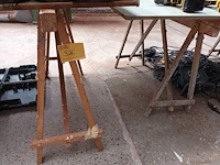 Lot 326 - houten schragen en planken - afbeelding 2 van  3