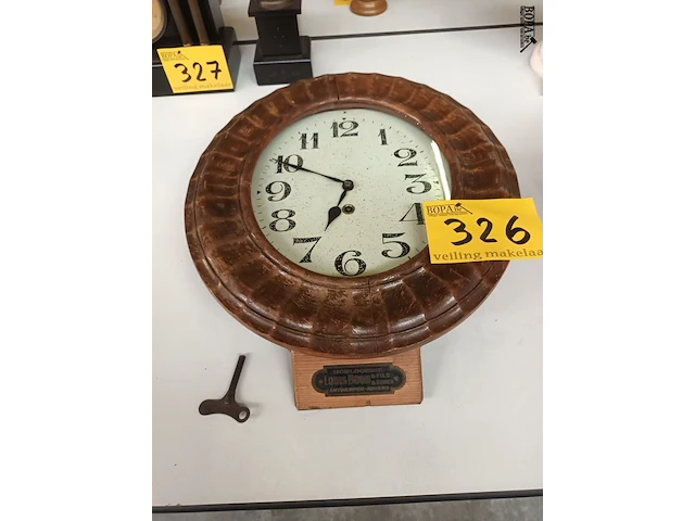 Lot 326 - muurklok - afbeelding 1 van  4