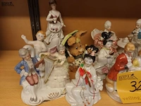 Lot 327 - beeldjes. 19 stuks - afbeelding 2 van  4