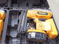 Lot 327 - dewalt accu tacker - afbeelding 1 van  4