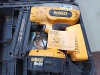 Lot 327 - dewalt accu tacker - afbeelding 2 van  4