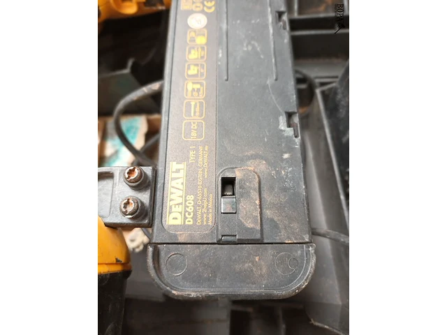 Lot 327 - dewalt accu tacker - afbeelding 4 van  4