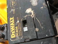 Lot 328 - dewalt accu tacker - afbeelding 4 van  4
