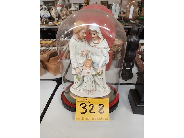 Lot 328 - globe met heilige familie - afbeelding 1 van  3