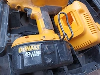 Lot 329 - dewalt accu tacker - afbeelding 3 van  4