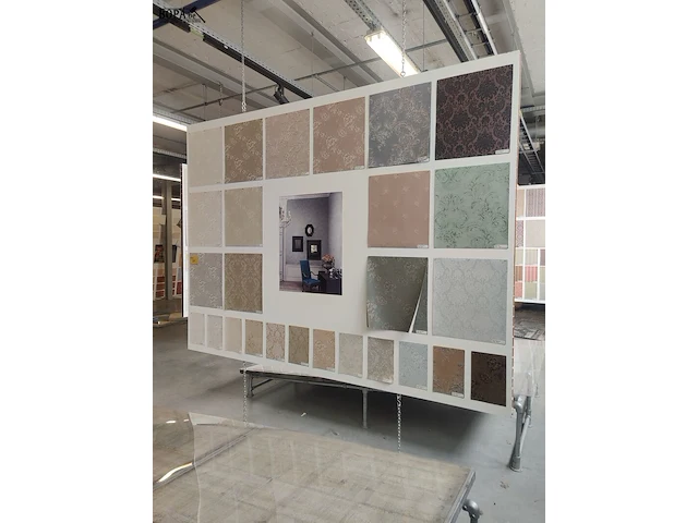 Lot 329 - hangend paneel voor publiciteit - afbeelding 1 van  3