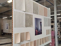 Lot 329 - hangend paneel voor publiciteit - afbeelding 2 van  3
