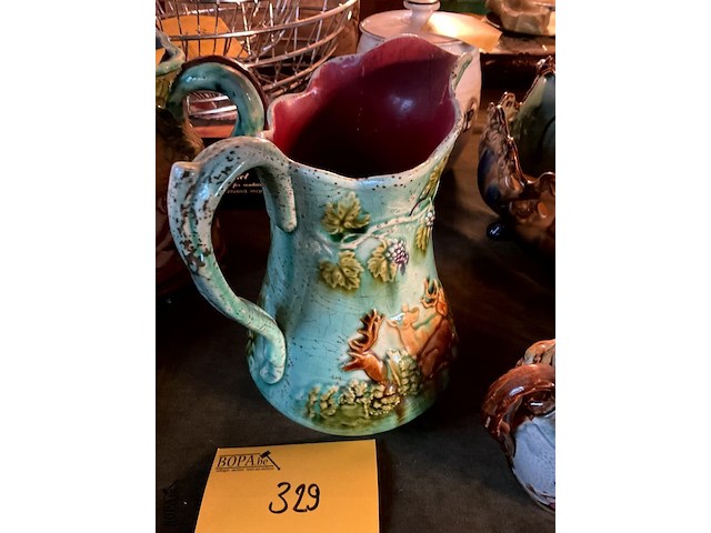 Lot 329 - majolicakan met reliefdecor/kleine majolica - afbeelding 5 van  8
