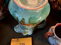 Lot 329 - majolicakan met reliefdecor/kleine majolica - afbeelding 8 van  8