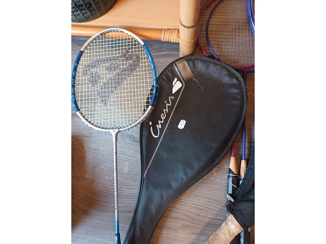 Lot 329 - tennis en badminton rackets. 8 stuks - afbeelding 2 van  3