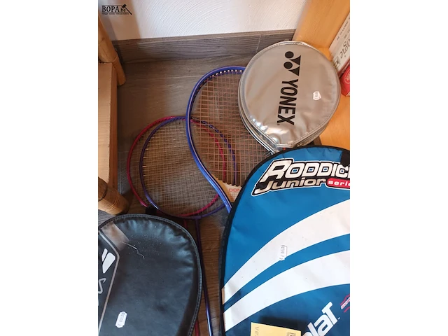 Lot 329 - tennis en badminton rackets. 8 stuks - afbeelding 3 van  3