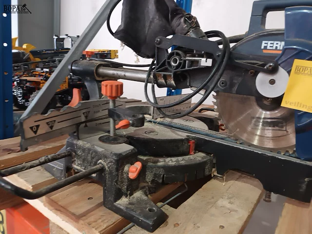 Lot 33 - afkortzaagmachine ferm - afbeelding 2 van  3