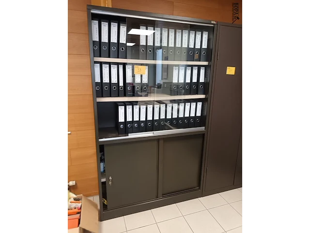 Lot 33 - archiefkast met vitrine bulo - afbeelding 1 van  3