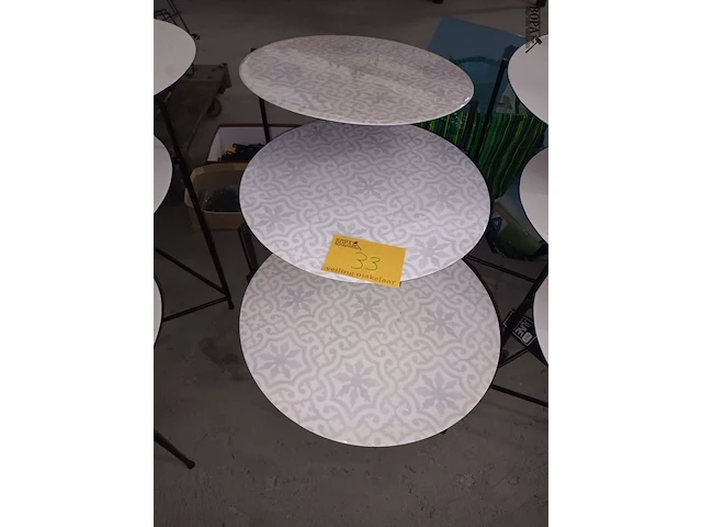 Lot 33 - bijzettafel j-line - afbeelding 1 van  3