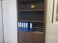 Lot 33 - boekenkast - afbeelding 1 van  2