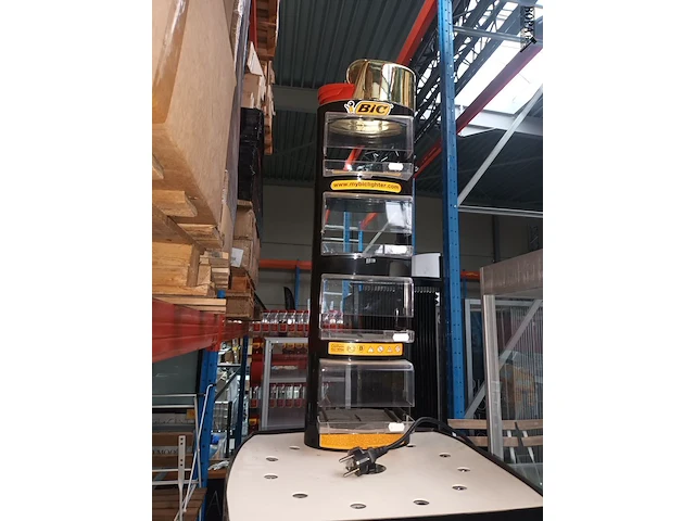 Lot 33 - display kast voor zippo en bic - afbeelding 2 van  6
