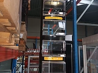 Lot 33 - display kast voor zippo en bic - afbeelding 2 van  6