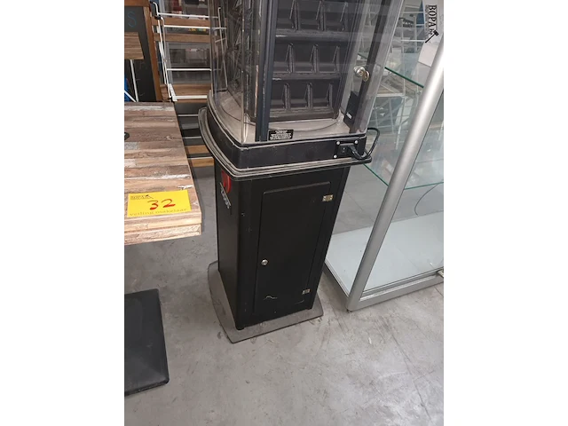 Lot 33 - display kast voor zippo en bic - afbeelding 4 van  6