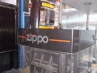Lot 33 - display kast voor zippo en bic - afbeelding 5 van  6